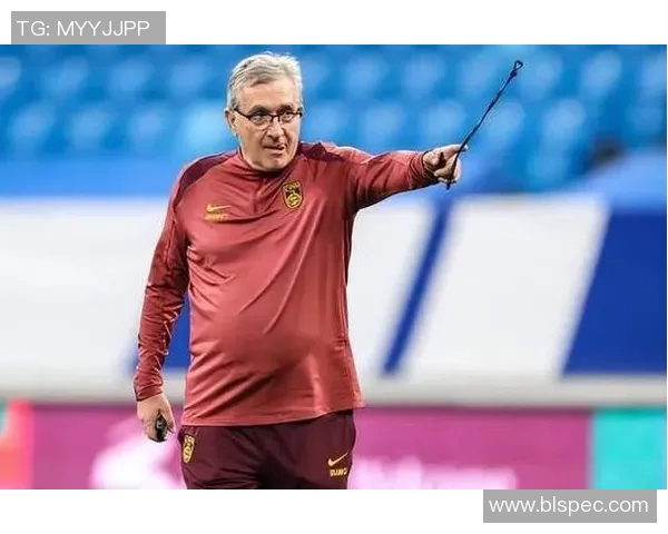 足球明星伊万的精彩瞬间与个人魅力全景展示