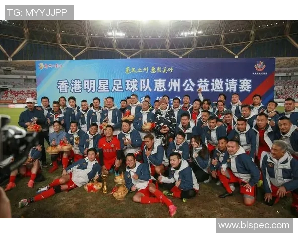 足球明星队莅临武汉激情对决球迷热情高涨期待精彩赛事